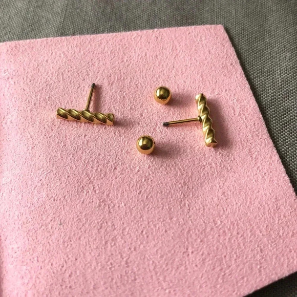 The Collection Ana Croissant Bar Stud 18kt Gold Earrings - Picture 4 of 8